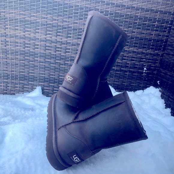 UGGs Classic Short Leather Boot Sz3 - Picture 3 of 11